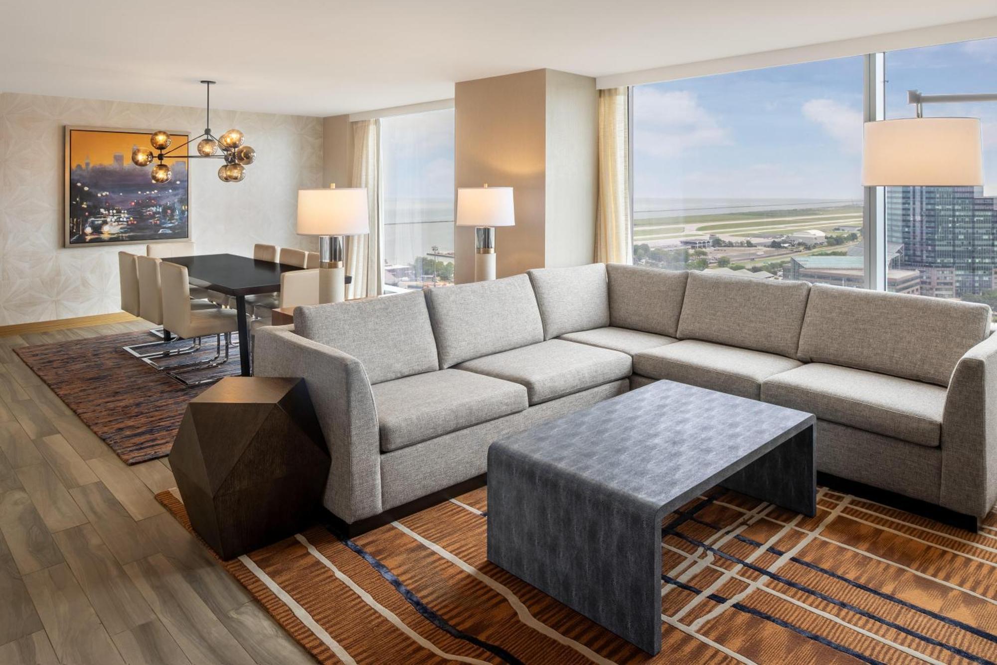 Deluxe King Suite,1706899438:JPEG