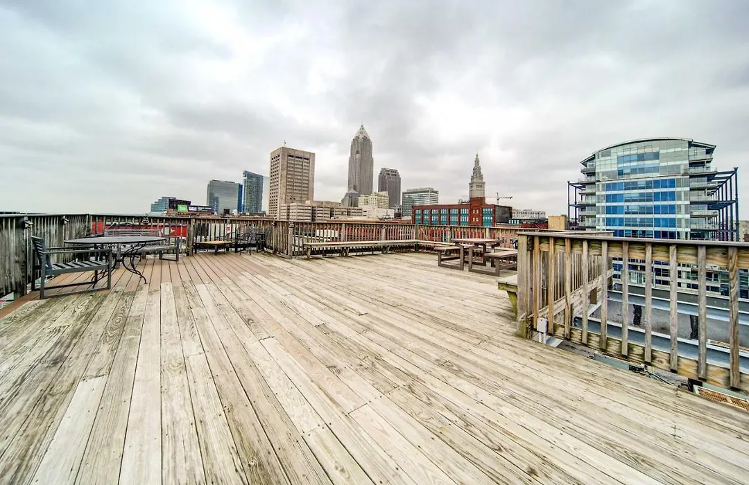 Waterfront Cleveland Apt About 1 Mi To Downtown-1