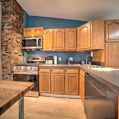 Charming Cleveland Home About 3 Mi To Lake Erie!-2