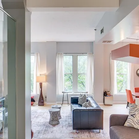 Dtwn Cleveland Loft-Style Condo: Walk To Stadiums!-2
